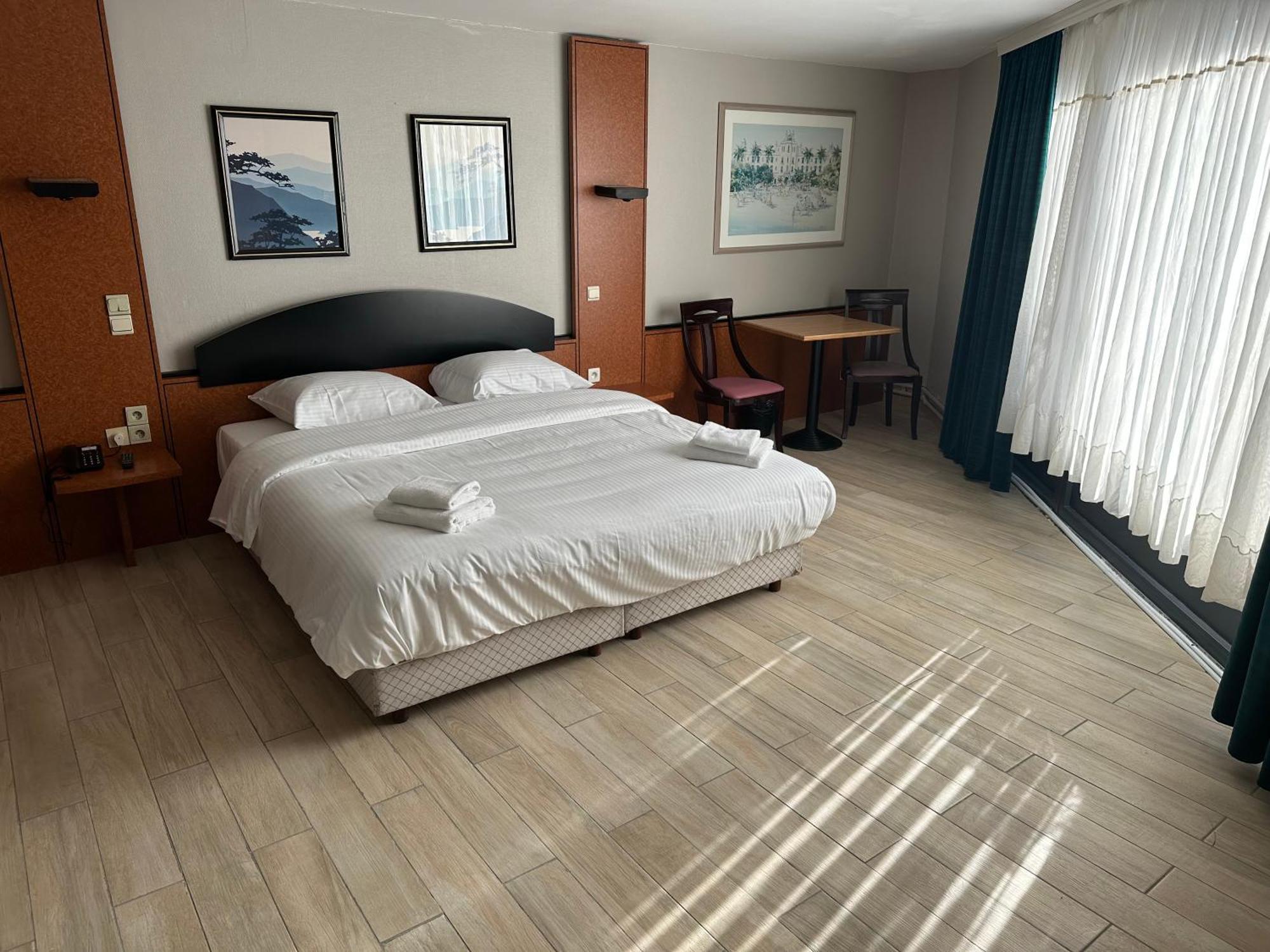 Hotel Europacity Saint-Josse-ten-Noode Екстериор снимка