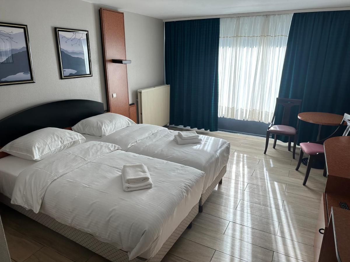 Hotel Europacity Saint-Josse-ten-Noode Екстериор снимка