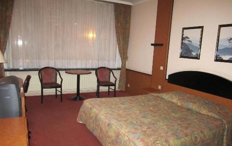 Hotel Europacity Saint-Josse-ten-Noode Екстериор снимка